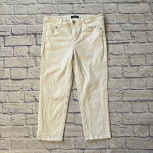 Bandolino Selene Cropped Jeans Mid Rise White Stretchy Denim Capri Jeans Size 6